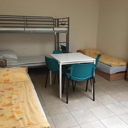 Noclegi Pracownicze Зелонка Экстерьер фото